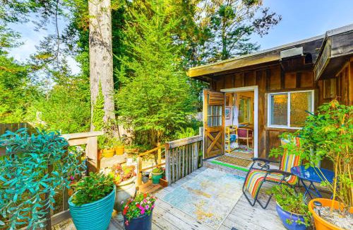 Fort Bragg Casa | Hot Tub and Views Secret Garden Fort Bragg Cabin