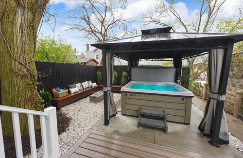 Mount Washington Casa | Hot Tub | Arcade | Off-Street Parking | Grandview!