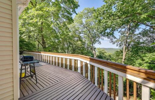 Holiday Island Casa | Hot Tub at Mountain-View Ozarks Retreat!