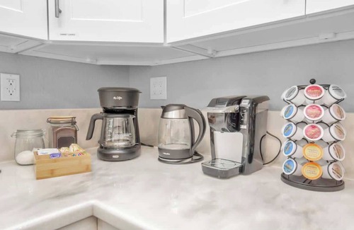 MacGregor Casa | HOT TUB! + Close to Downtown & Med Center