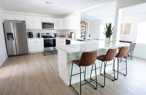 Gilbert Casa | Hot tub , cruisers, Putting Green & Pet Friendly