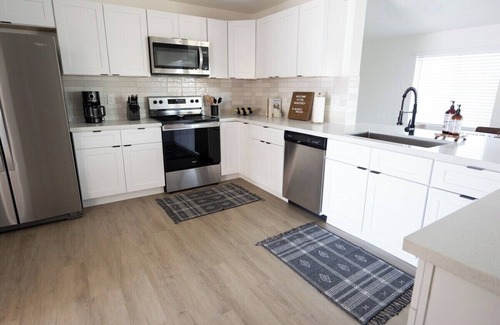 Gilbert Casa | Hot tub , cruisers, Putting Green & Pet Friendly