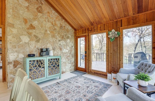Brookshire Casa | Hot Tub, Deck & Grill: Brookshire Gem Near Venues