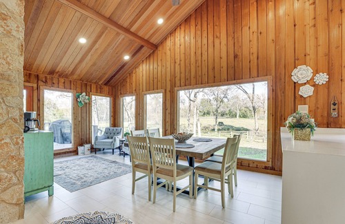 Brookshire Casa | Hot Tub, Deck & Grill: Brookshire Gem Near Venues