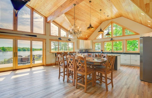 Wellesley Island Cabaña | Hot Tub & Dock: Waterfront Wellesley Island Home!