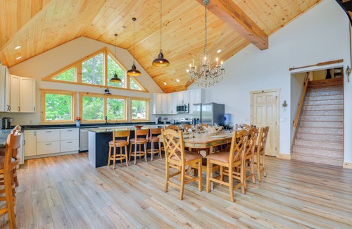 Wellesley Island Cabaña | Hot Tub & Dock: Waterfront Wellesley Island Home!