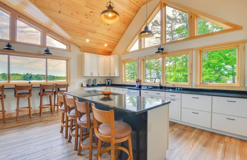 Wellesley Island Cabaña | Hot Tub & Dock: Waterfront Wellesley Island Home!