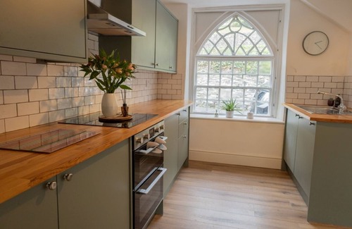 Llangollen Casa | Hot Tub Escape Stunning Scenery Large 4BR Home