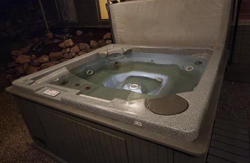 Missoula Apartamento | Hot Tub Family Friendly Garden City Getaway