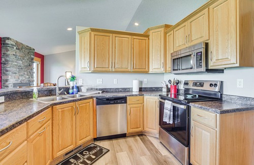 Fargo Casa | Hot Tub & Fenced Yard: Spacious Fargo Home!