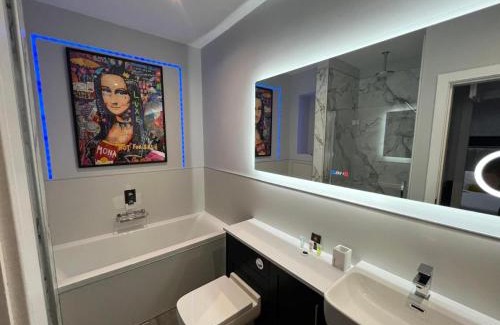 Skegness Cabina | Hot tub, Fire Pit, 4 Acre garden, Luxury 5 Star Woodland Lodge