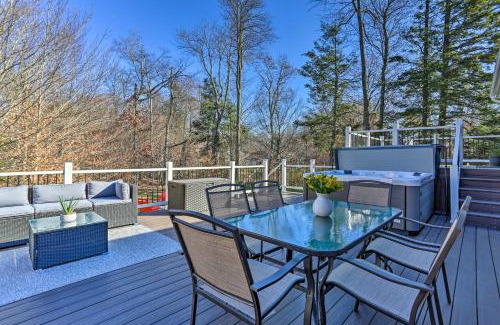 Tobyhanna Casa | Hot Tub, Fire Pit and Resort Perks Tobyhanna Home!
