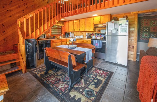 Almond Cabina | Mtn Escape: Hot Tub, Fall Colors, by Polar Express