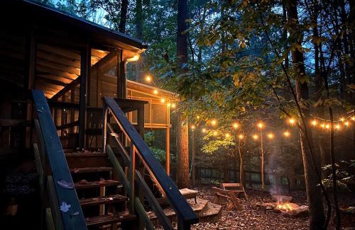 Berkeley Springs Casa | Hot Tub Fire Pit Grill Sleeping Porch & More