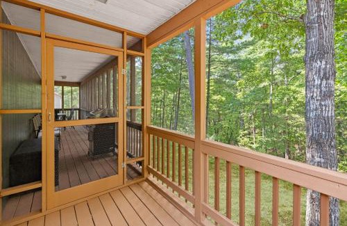 Mount Jackson Casa | Hot Tub, Fire Pit, Grill, Screened Porch & WiFi