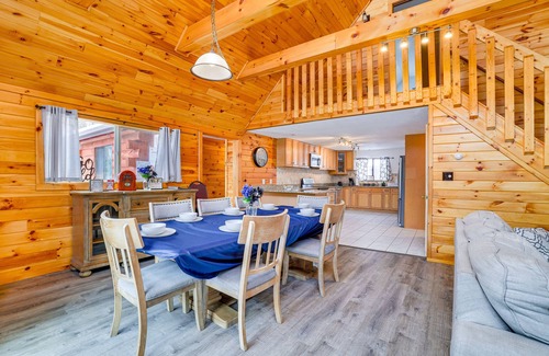 White Haven Cabina | Hot Tub & Fire Pit: Lakefront Cabin in White Haven