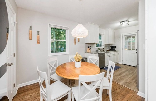 Southeast Raleigh Casa | Hot Tub Fire Pit Oasis | 3mi to Downtown