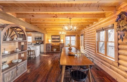 Asheville Cabina | Hot Tub, Fire Pit, Outdoor Dining | Cabin Mansion w/ View | Leyland by AvantStay