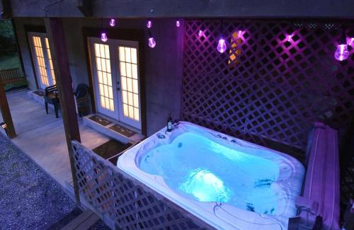 Luray Casa | Hot Tub - Fire Pit - Pool Table - Pet Friendly - Good Times