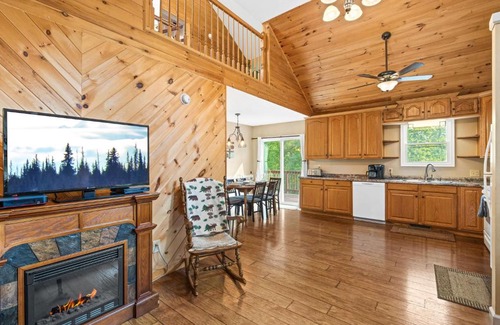 Luray Casa | Hot Tub - Fire Pit - Pool Table - Pet Friendly - Good Times