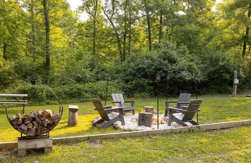 Luray Casa | Hot Tub - Fire Pit - Pool Table - Pet Friendly - Good Times