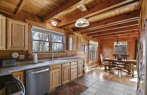 Laurel Lakes Cabina | Hot Tub & Fire Pit, Quiet Retreat