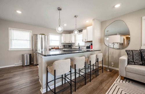 Speedway Casa | Hot Tub - Fire Pit - Shuffleboard - Walk to Track