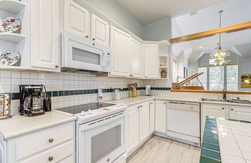 Indian Springs Casa | Hot Tub, Fire Pit: Retreat in The Woodlands!
