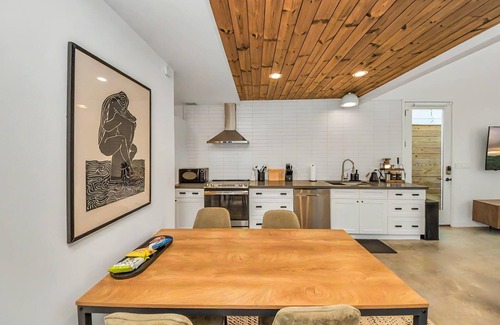 Riverside Terrace Casa | Hot tub & Firepit ~ 8 Min NRG/Med Center/Rodeo