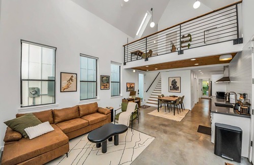 Riverside Terrace Casa | Hot tub & Firepit ~ 8 Min NRG/Med Center/Rodeo