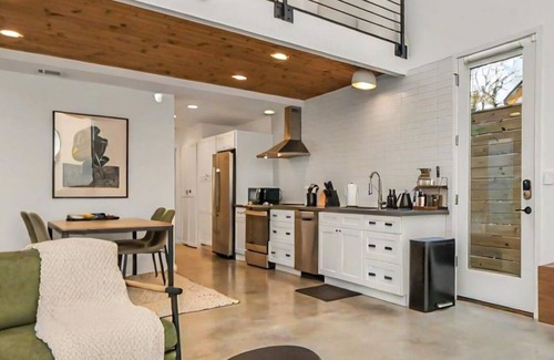 Riverside Terrace Casa | Hot tub & Firepit ~ 8 Min NRG/Med Center/Rodeo