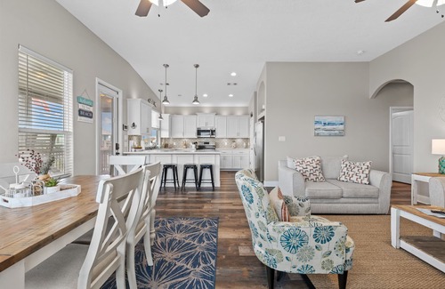 Crystal Beach Casa | Hot Tub + Firepit! Elevator, Dogs ok - Summer Deals !