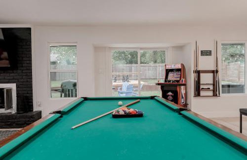 University Hills Casa | Hot Tub, Firepit & Giant Chess at Austin Hideaway