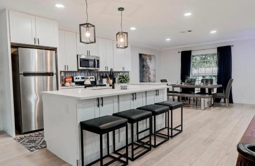 University Hills Casa | Hot Tub, Firepit & Giant Chess at Austin Hideaway