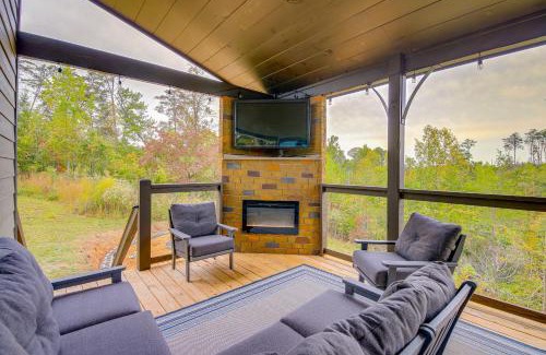 Sevierville Casa | Hot Tub, Fireplace and Views Sevierville Retreat!