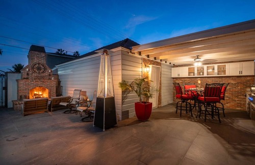 North Pacific Beach Casa | 8 blocks to beach, hot tub, fireplace, grill, patio, yard, bicycles, ping pong.