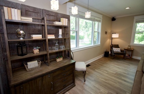Greater South Side Casa | Hot Tub,Fireplace,Near Airport/Downtown,Sleeps 9