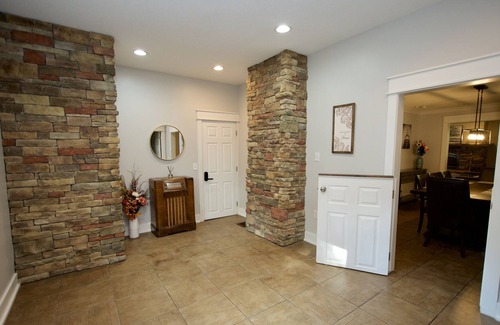 Greater South Side Casa | Hot Tub,Fireplace,Near Airport/Downtown,Sleeps 9