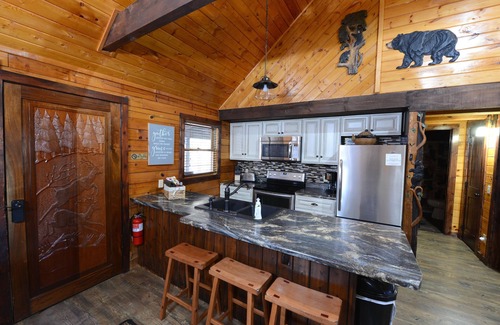Gatlinburg - Pigeon Forge Cabina | Tranquility Log Cabin: nuestro nombre lo dice todo: a 3 minutos de Pigeon Forge, TN