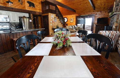 Gatlinburg - Pigeon Forge Cabina | Tranquility Log Cabin: nuestro nombre lo dice todo: a 3 minutos de Pigeon Forge, TN