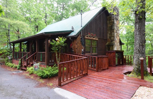 Gatlinburg - Pigeon Forge Cabina | Tranquility Log Cabin: nuestro nombre lo dice todo: a 3 minutos de Pigeon Forge, TN