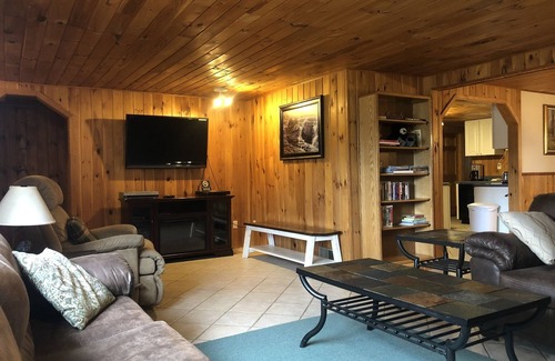 Wellston Casa | Bañera de hidromasaje, pesca, natación, caza, wifi, esquí, motos de nieve, Wellston