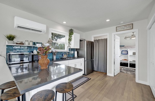 Spring Branch Cabaña | Hot tub, free WiFi, pet friendly, 10 minutes to Canyon Lake/boat ramp