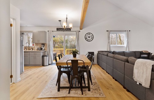 Albrightsville Cabaña | Hot tub/Game Room: Relax & Unwind @ Zara’s Cottage
