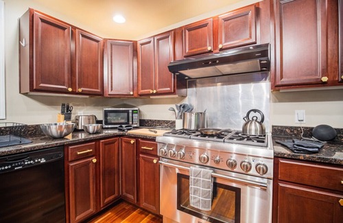 Hawley Cabina | Hot Tub, Game Room, BBQ & Playhouse Oasis – Family Retreat, 5mins to Lake!
