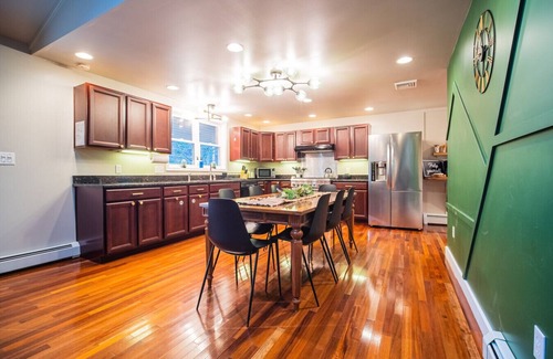 Hawley Cabina | Hot Tub, Game Room, BBQ & Playhouse Oasis – Family Retreat, 5mins to Lake!