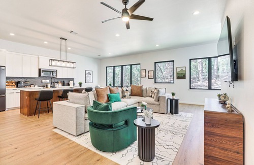 Bastrop Casa | Hot Tub, Game Room & Fire Pit: ‘Evergreen Escape'