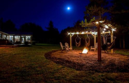 Baraboo Casa | Hot Tub! Game Room! Patio! Near Baraboo & WI Dells