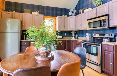 Wardensville Cabina | Hot Tub + Game Room: Peaceful Wardensville Cabin