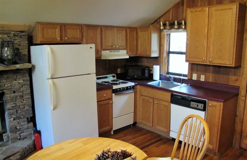 Townsend Cabina | Cabina de estudio perfecta para DOS, piscina, Timberwinds Resort -Cades Cove Hide Away - PET FRIENDLY